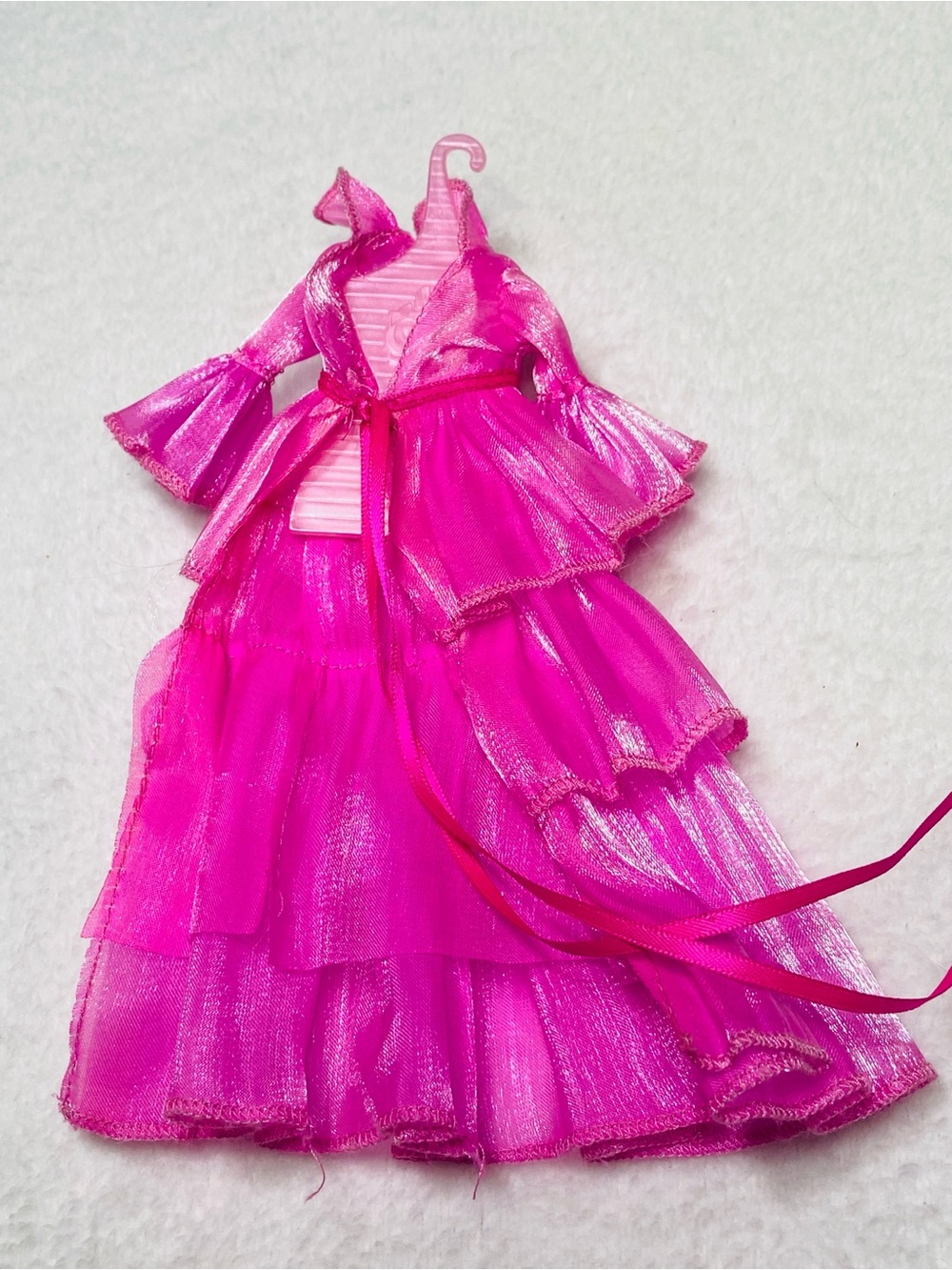 LOL Surprise! OMG Queens Splash Beauty Pink Ruffle Gown + Hanger OMG Doll Dress